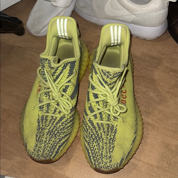 Adidas Yeezy Boost 350 V2 - Yellow
